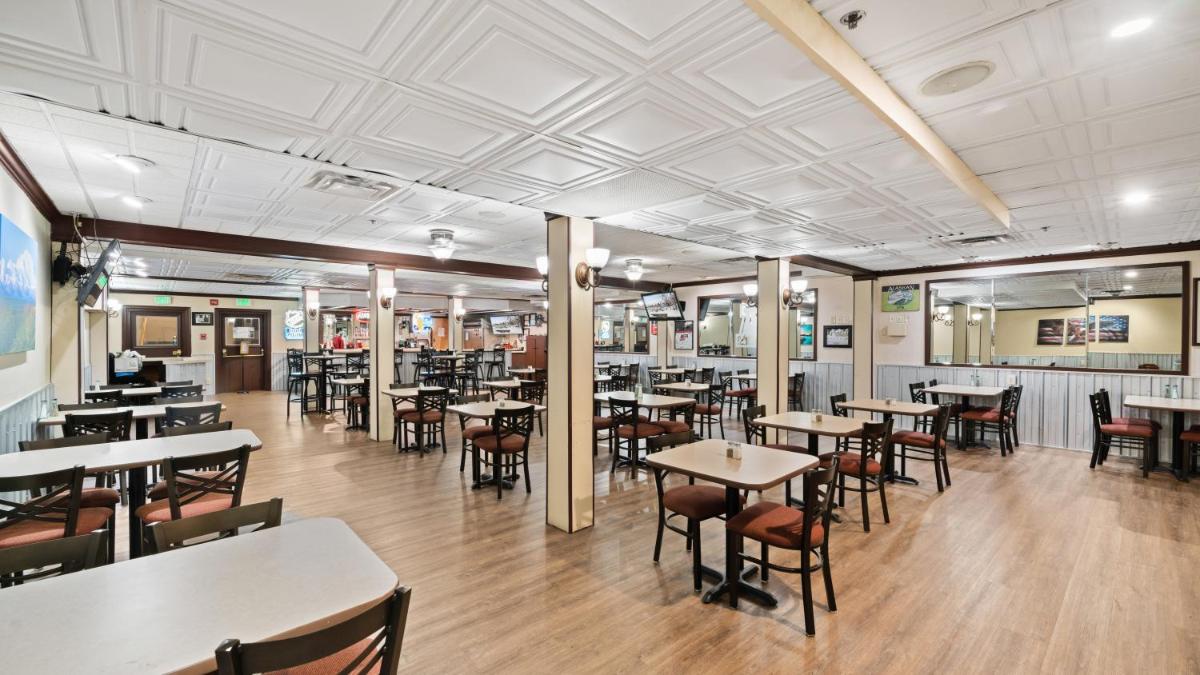 Clarion Hotel & Suites Fairbanks near Ft Wainwright - Housity
