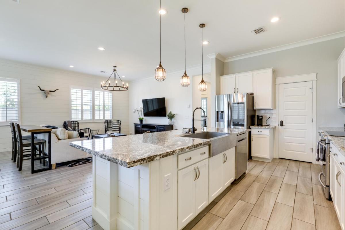 Goodyear Vacation Rental with Private Hot Tub - Housity
