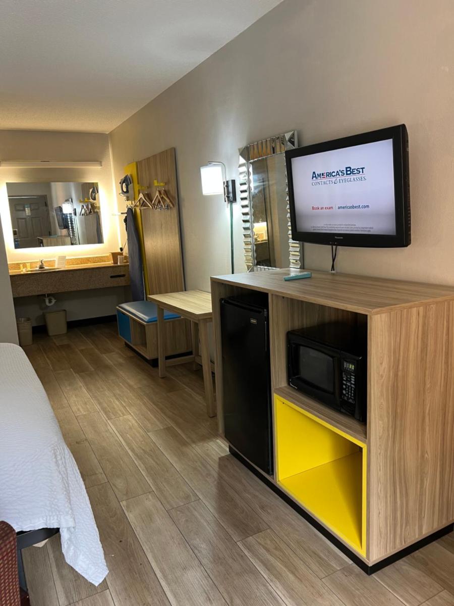 Days Inn by Wyndham Blythewood North Columbia - Housity