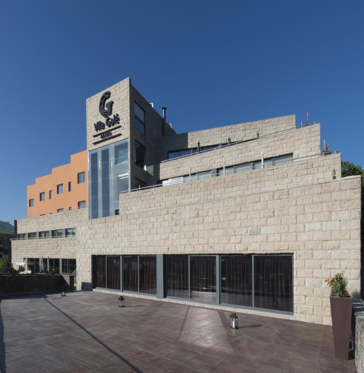 O edifício onde o hotel está situado