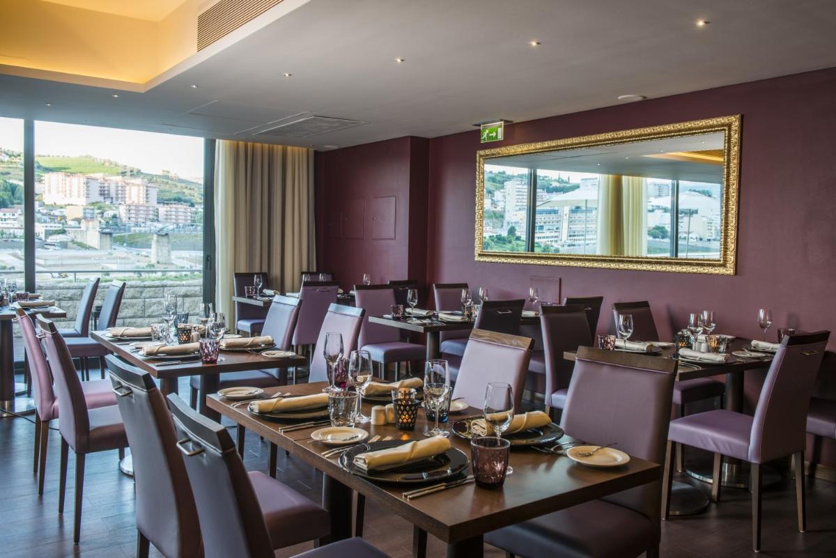 Um restaurante ou outro lugar para comer em Vila Gale Collection Douro