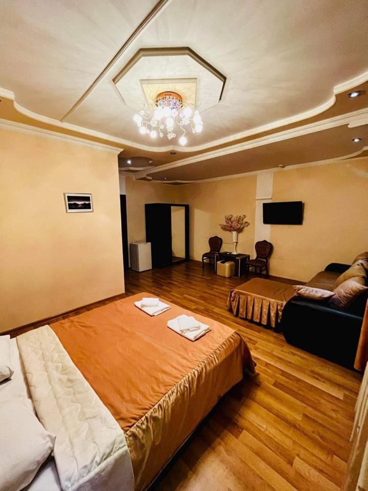Lux Palace Hotel - Housity