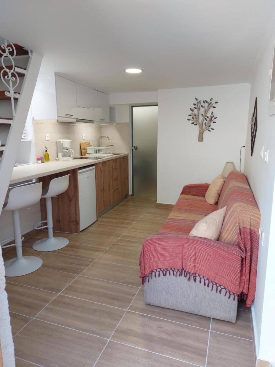 Evans House II One Bedroom Maisonette - Housity