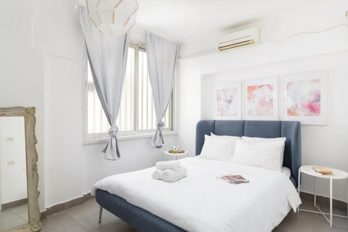 Sea View 2 bedroom apartment with Bomb Shelter - Housity