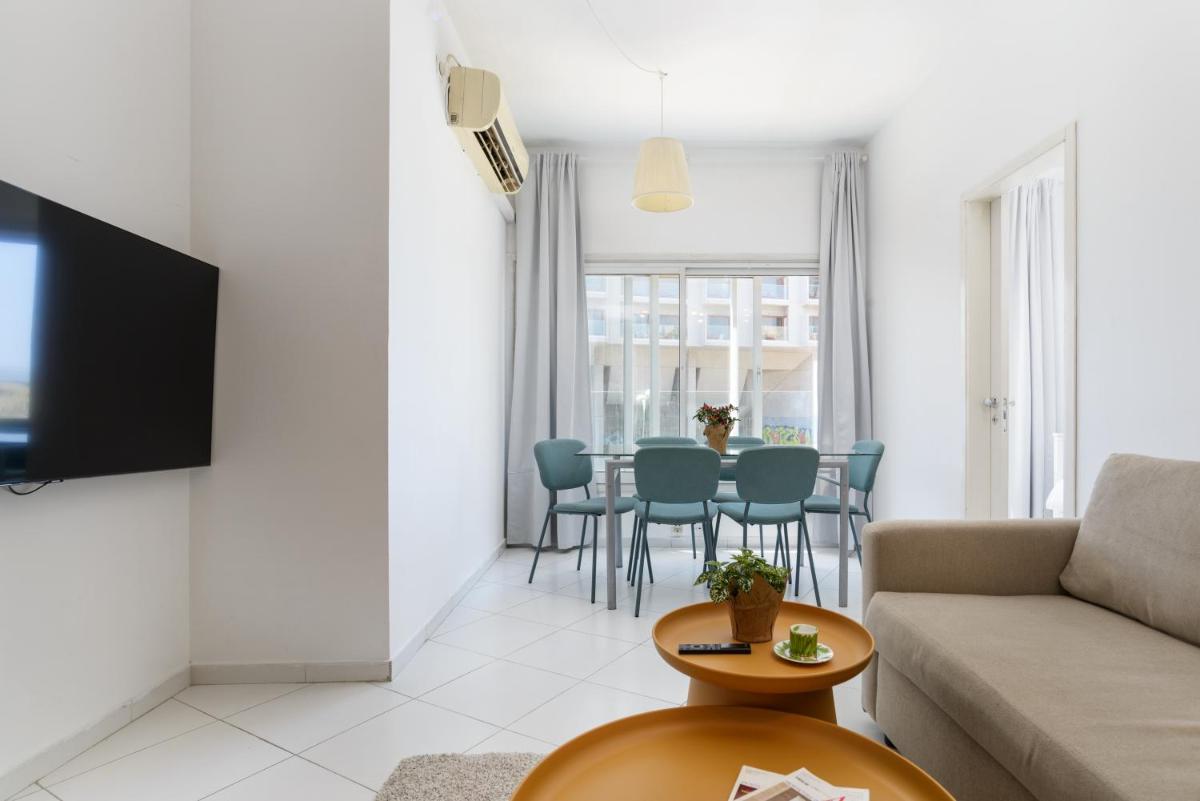 Sea View 2 bedroom apartment with Bomb Shelter - Housity
