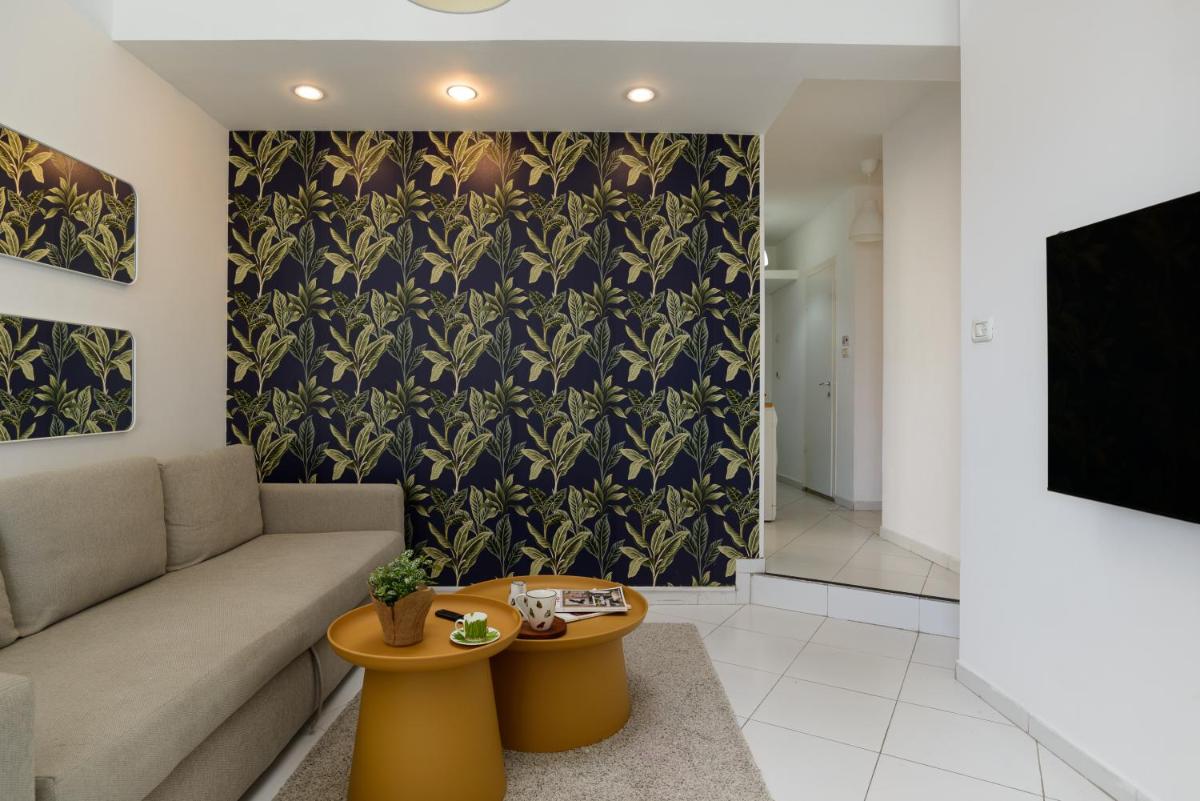 Sea View 2 bedroom apartment with Bomb Shelter - Housity