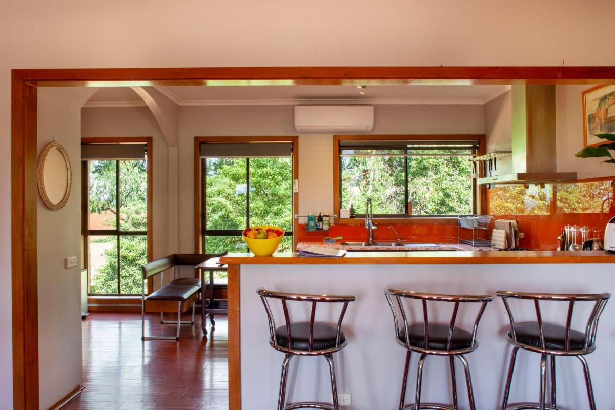 Treetops - Yarra Valley Country Apartment - Housity