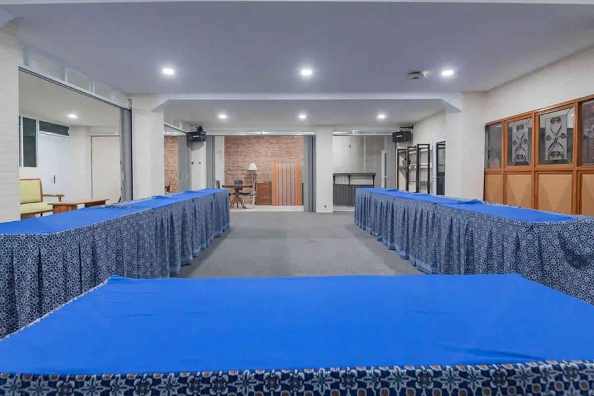 Suitetrails - RedDoorz At Arwiga Hotel
