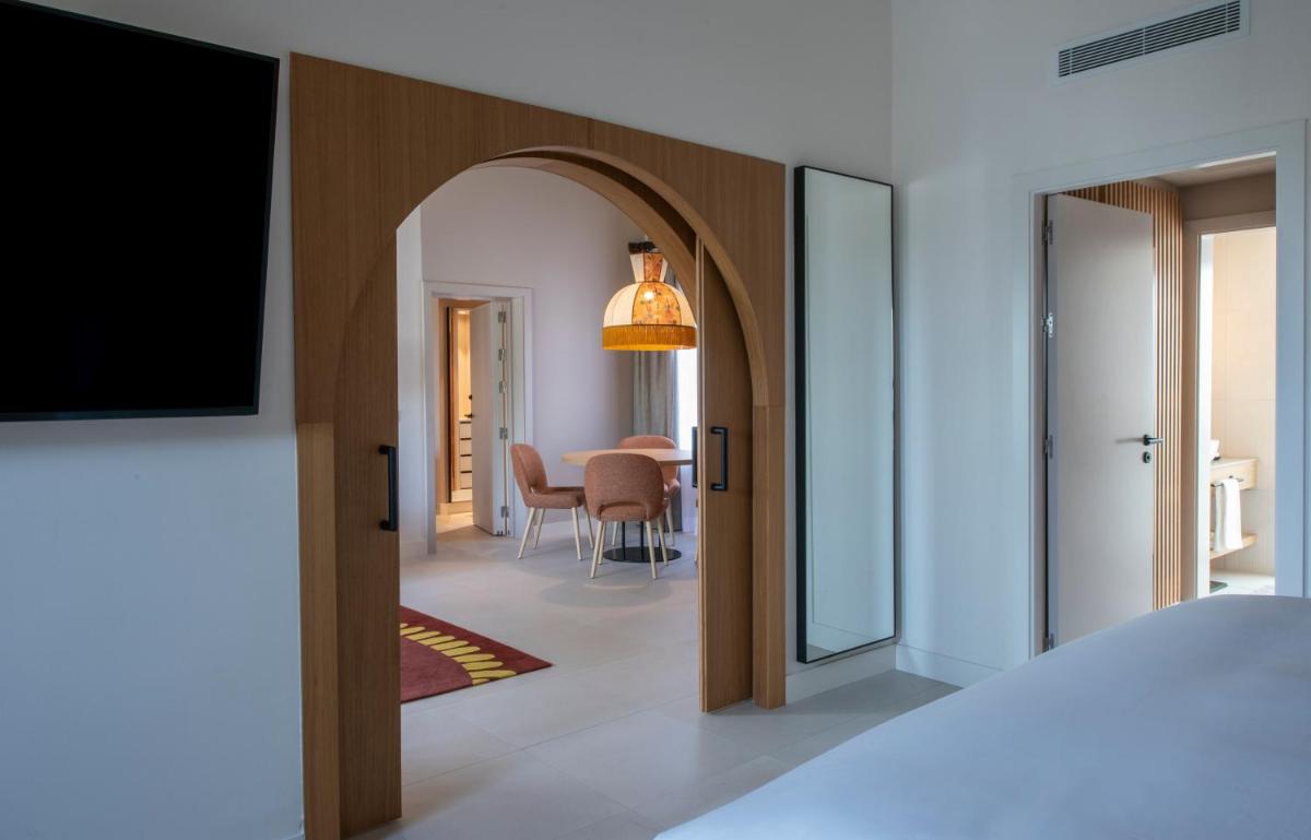 Cama o camas de una habitación en SO/ Sotogrande Spa & Golf Resort Hotel