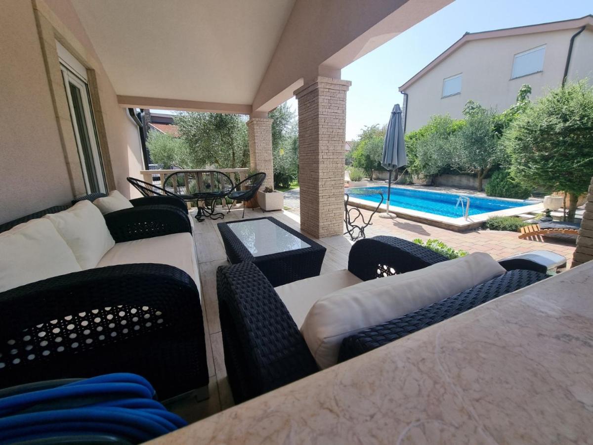 Villa Aleksandra - Housity