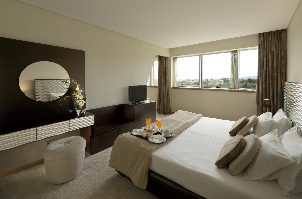 Uma cama ou camas num quarto em Penafiel Park Hotel & Spa