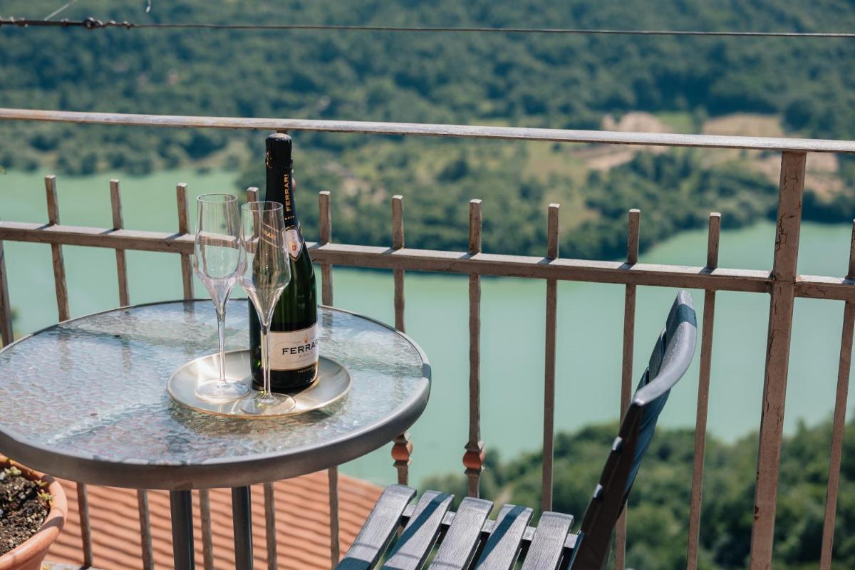 Lago del Turano - Guest House il Nido dell'Aquila - Housity
