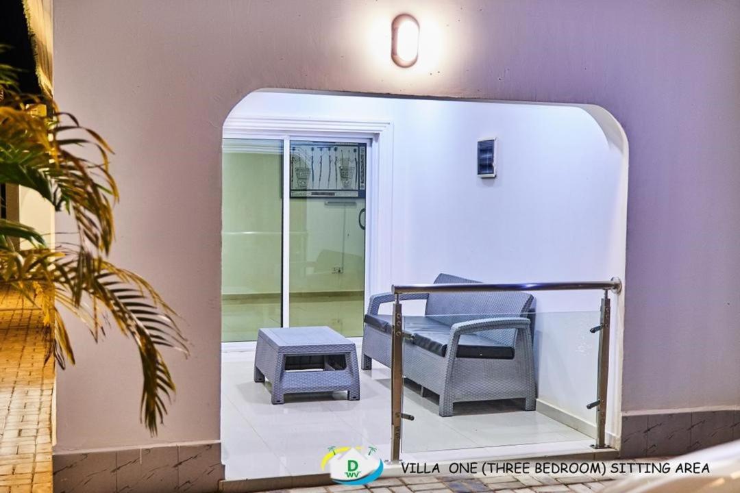 D White Villas - Housity