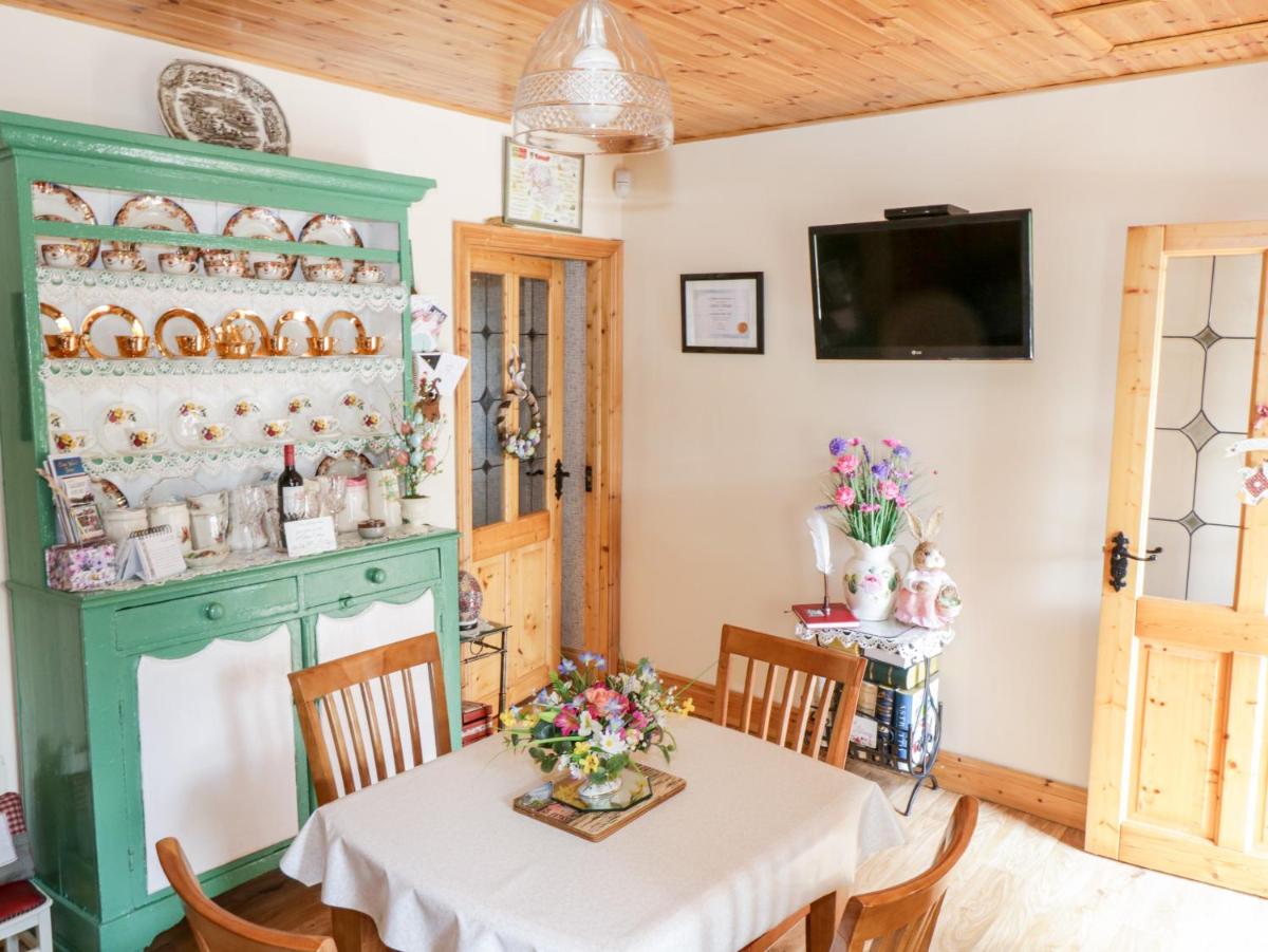 Cartron Cottage - Housity