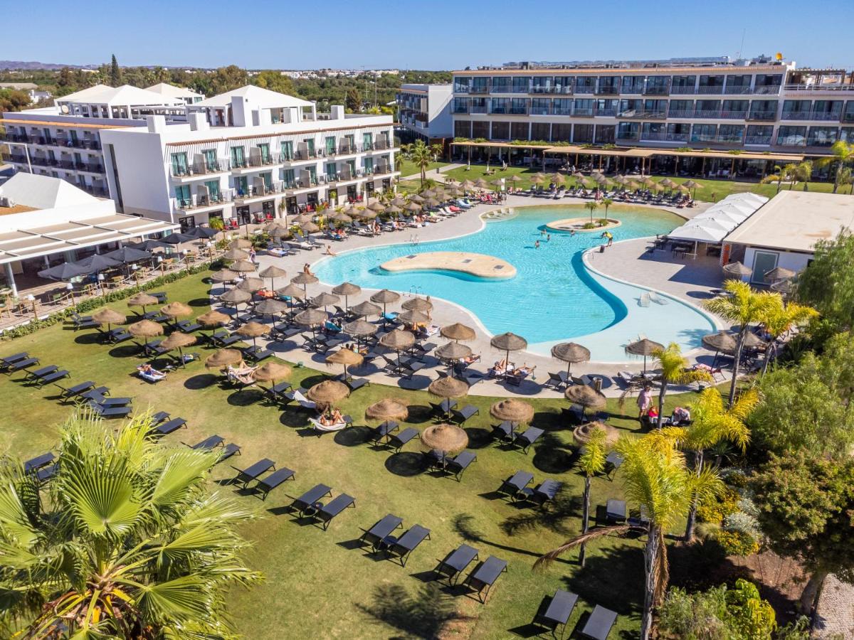 A piscina em ou perto de AP Cabanas Beach & Nature - Adults Friendly