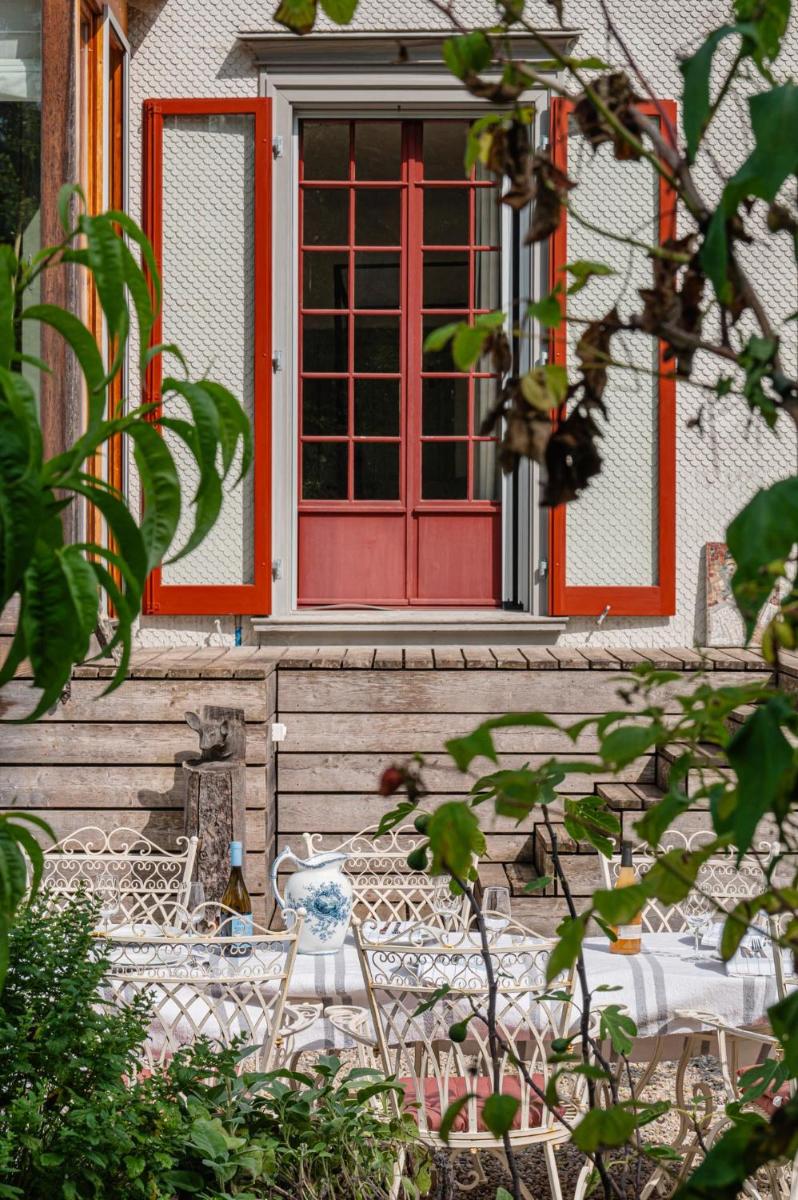 Ein Bijou mit Kachelofen, Garten und eigenem Fluss - Housity