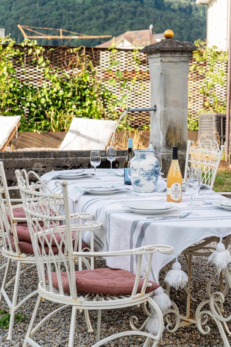 Ein Bijou mit Kachelofen, Garten und eigenem Fluss - Housity