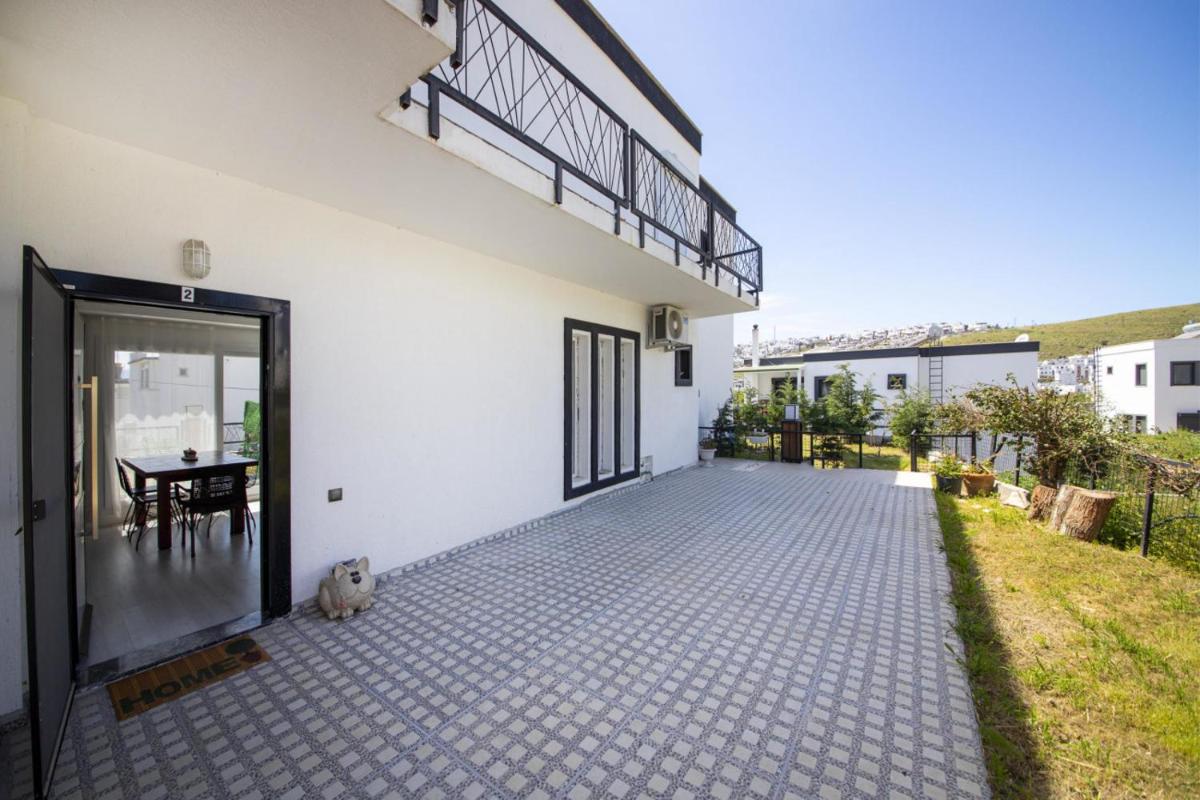Unique House With Backyard and Walking Distance to the Beach in Bodrum, Mugla - Housity