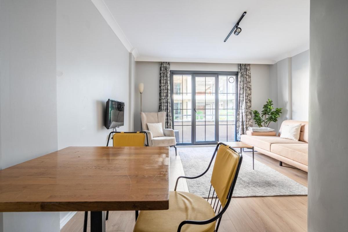 Comfy Flat with Balcony in Esenler - Housity