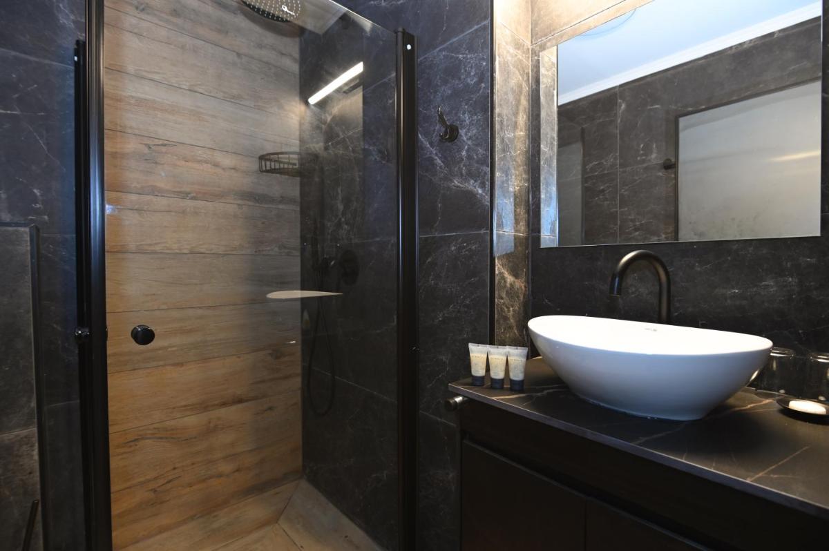 Selfie's Boutique Hotel - Housity