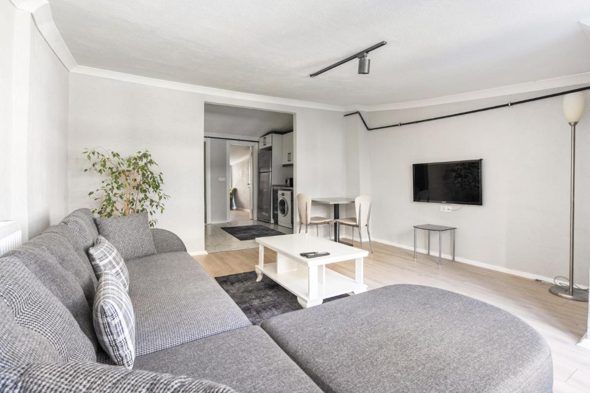 Modern Apartment with Balcony in Esenler - Housity