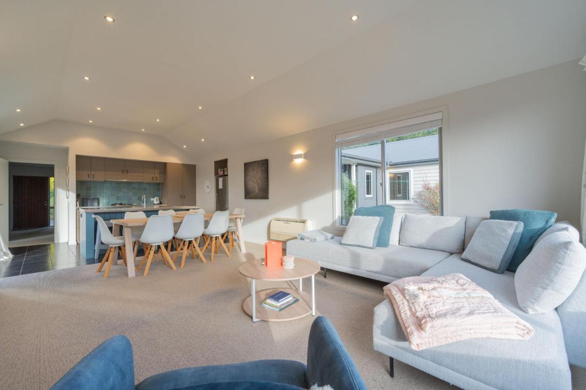 Southland Sounds - Te Anau Holiday Home - Housity