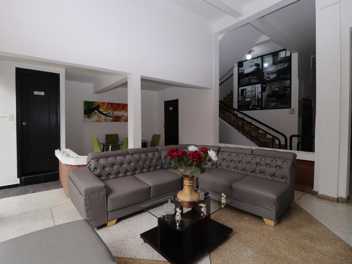 Hotel Cartago Plaza - Housity