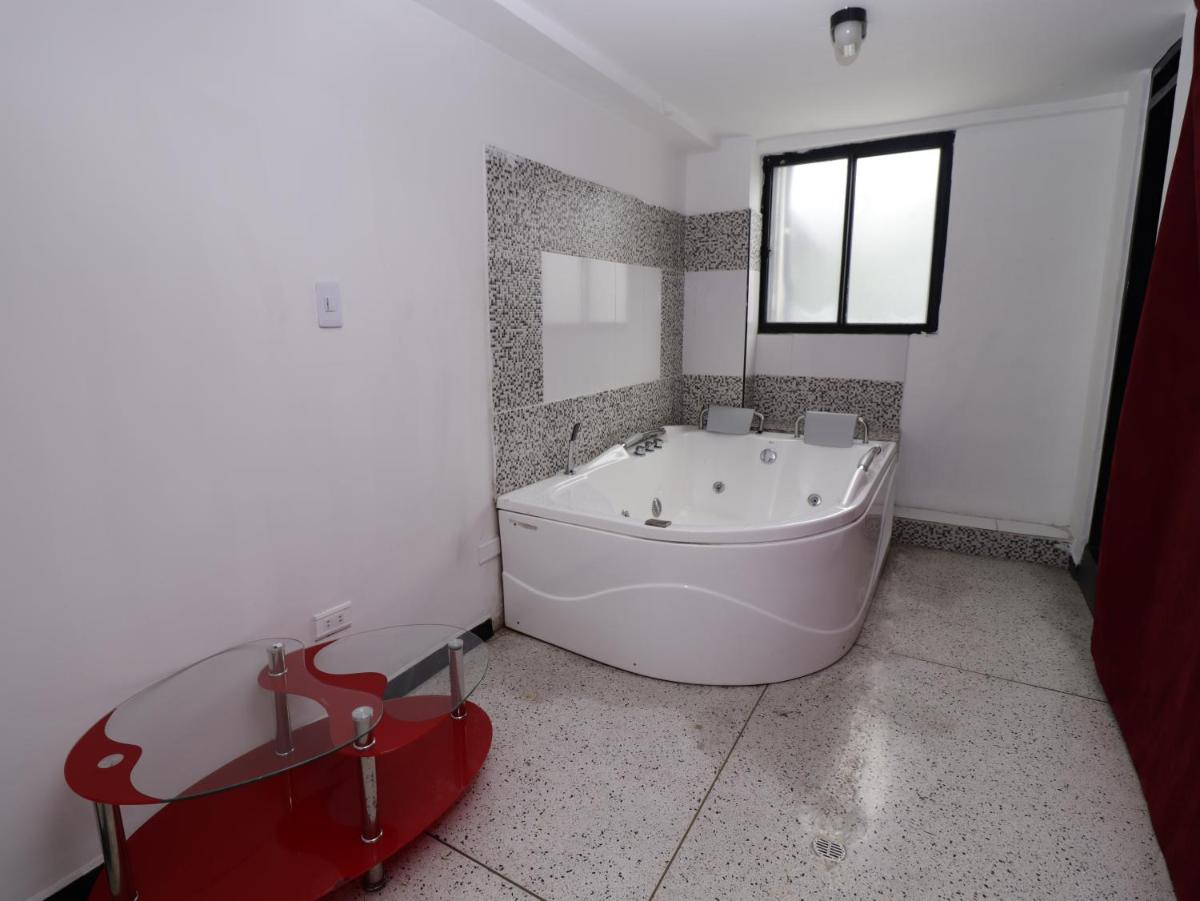 Suitetrails - Hotel Cartago Plaza