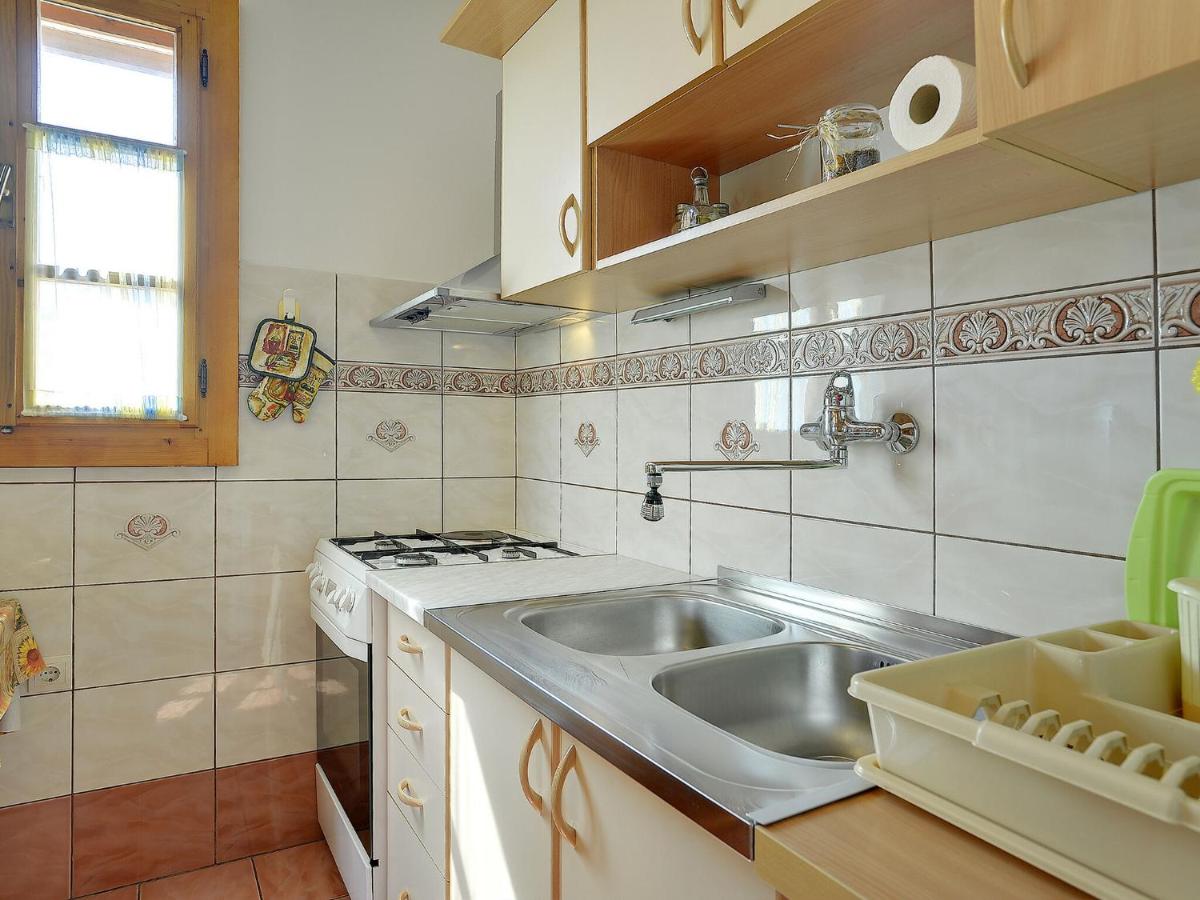 Traditional holiday home with covered terrace - Housity