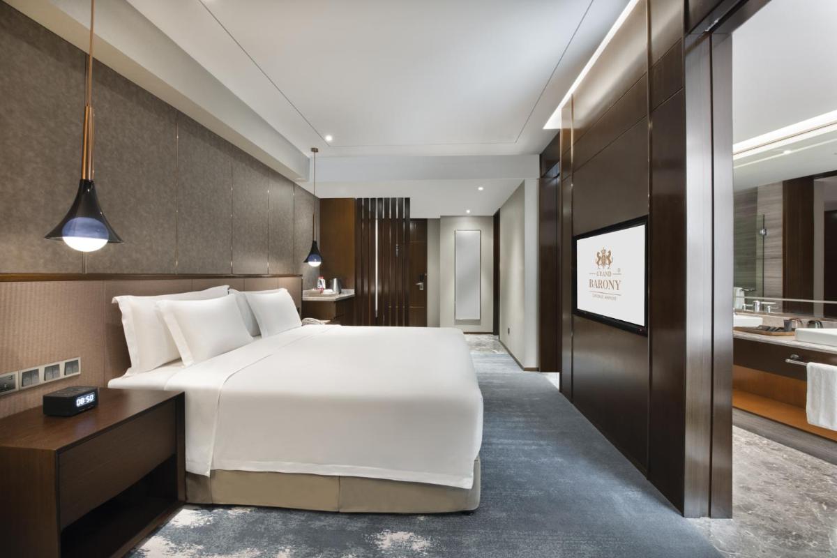 Grand Barony Qingdao Airport Hotel - Housity