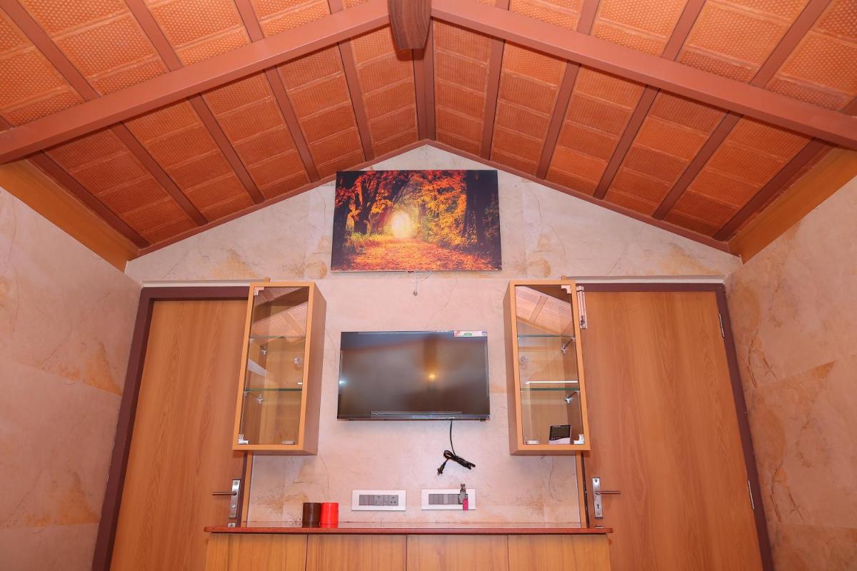 The Pear Tree - Housity