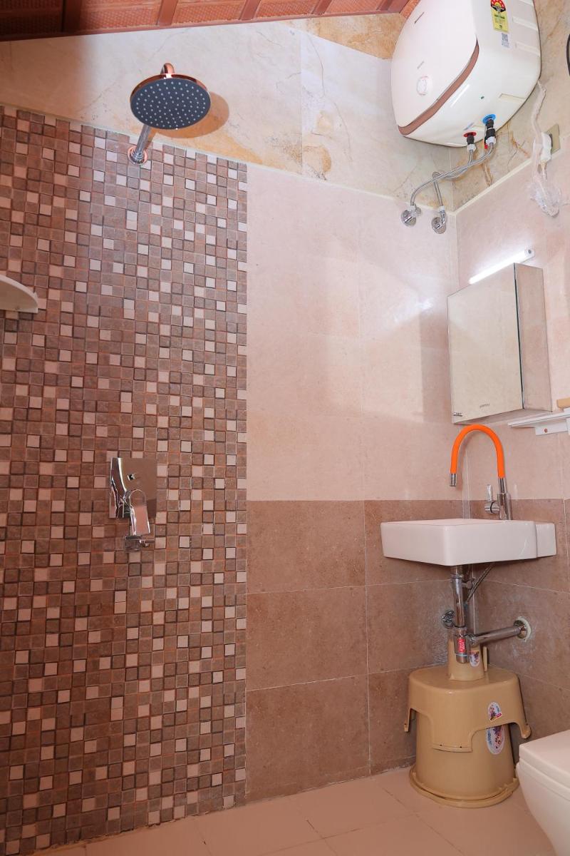 The Pear Tree - Housity