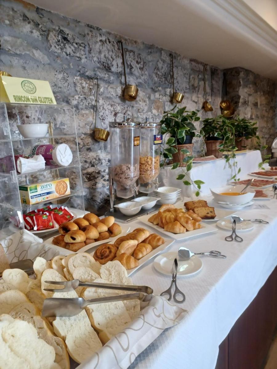Comida en o cerca de este hotel