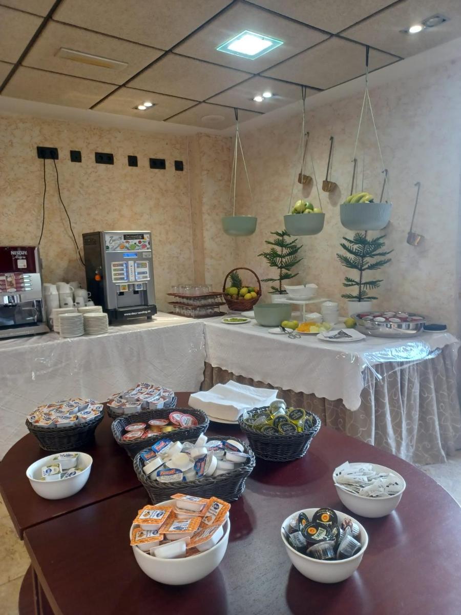 Comida en o cerca de este hotel