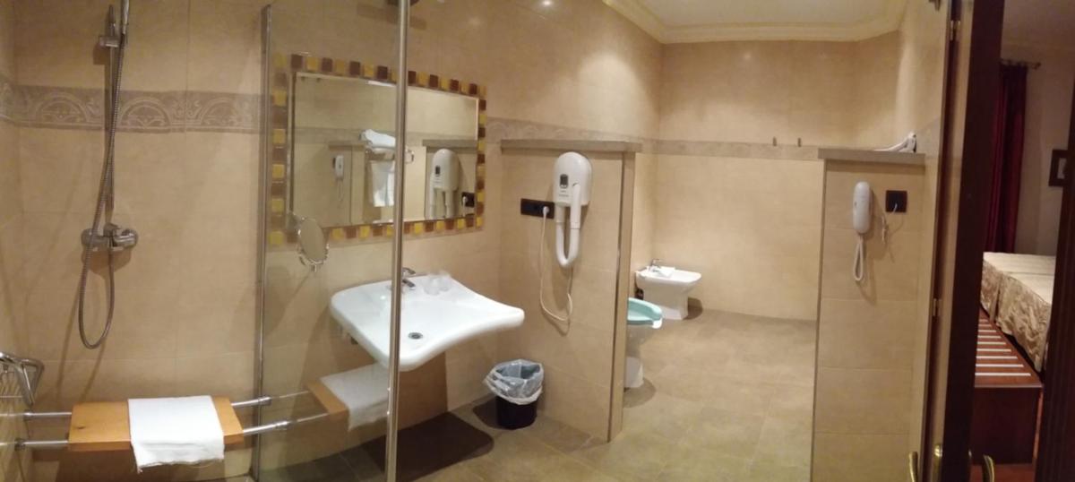 Un baño de Hotel Palacio de la Magdalena