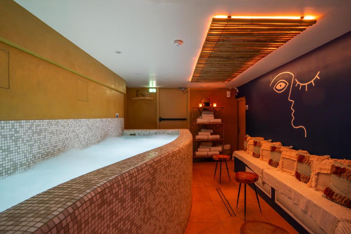 Photo de la galerie de l'établissement La Finca Hôtel & Spa, à Paris