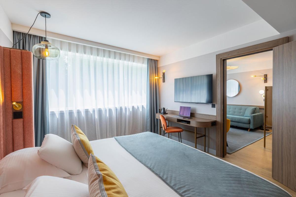 Un ou plusieurs lits dans un hébergement de l'établissement Le Riviera - Hôtel Restaurant & Spa - Ex Golden Tulip Aix les bains