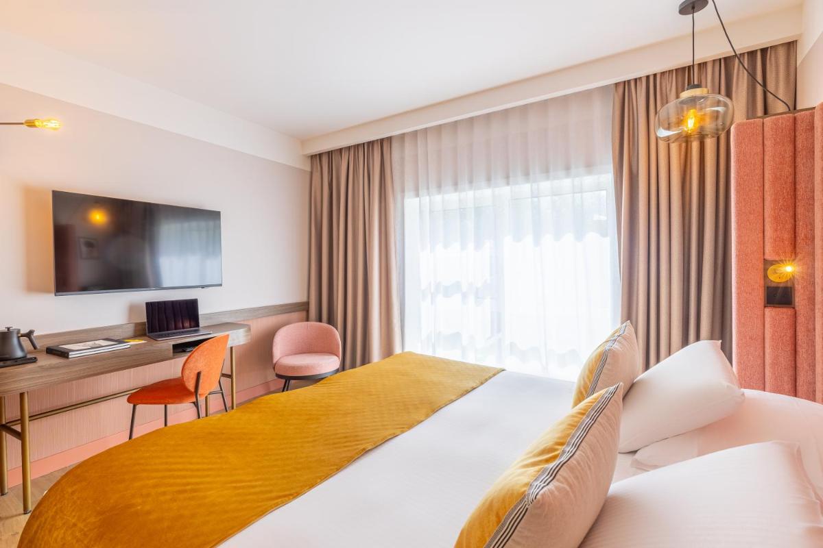 Un ou plusieurs lits dans un hébergement de l'établissement Le Riviera - Hôtel Restaurant & Spa - Ex Golden Tulip Aix les bains