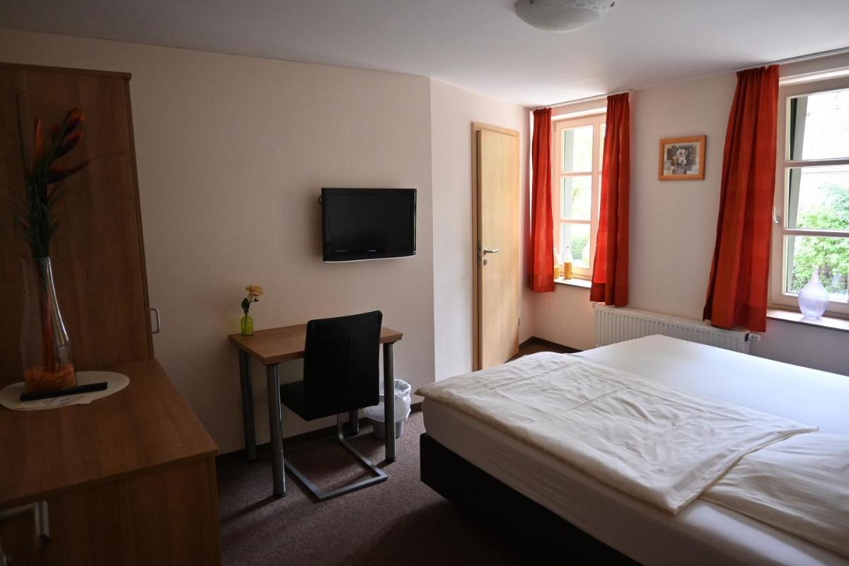 Hotel Restaurant Zum Schwan - Housity