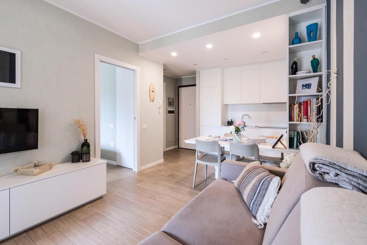 Elegante Appartamento con Piscina - Wi-Fi & Box Privato - Housity