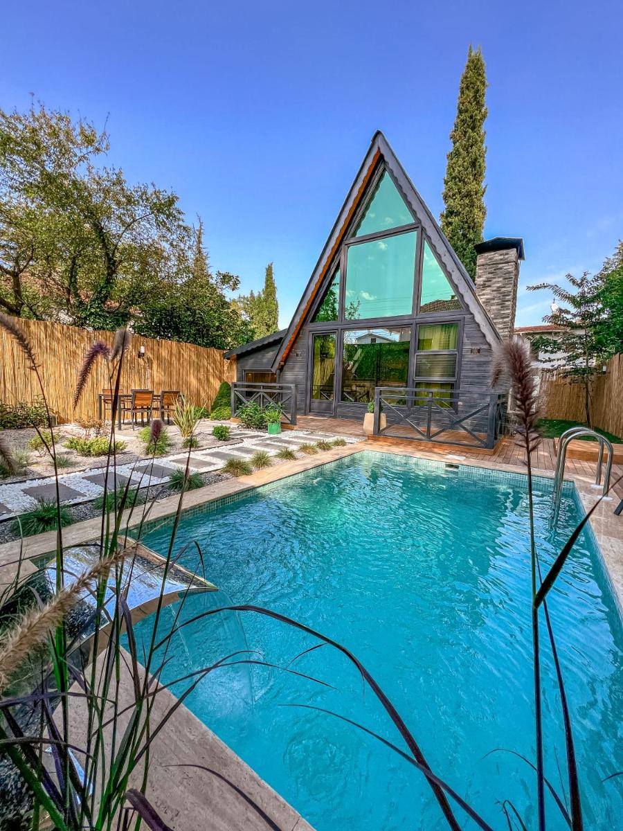 Cute Life Bungalow - Housity