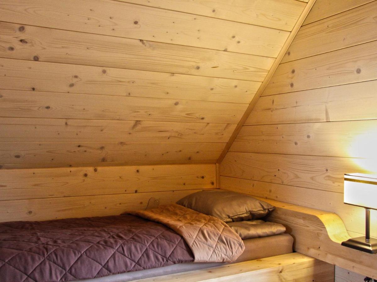 A wooden, eco-friendly house by the Goszcza lake - Housity
