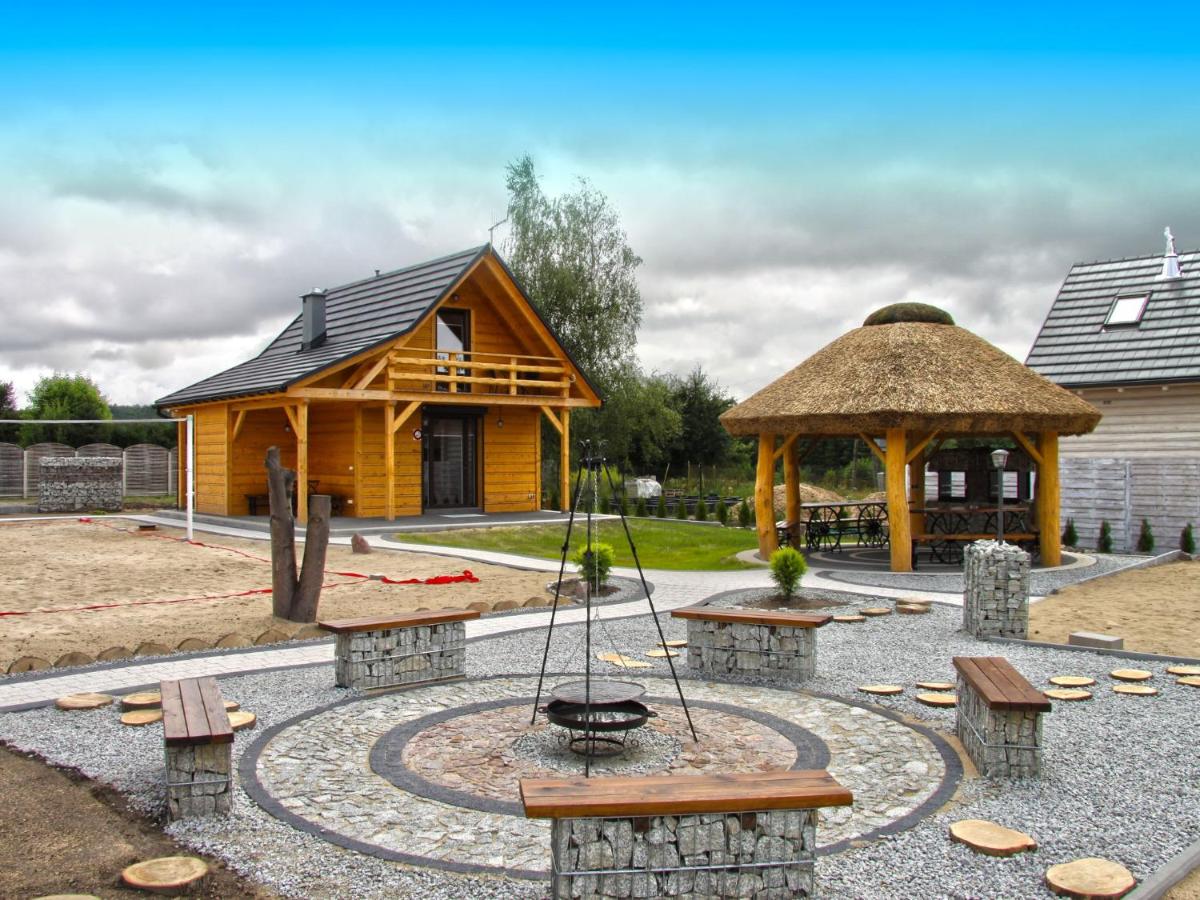 A wooden, eco-friendly house by the Goszcza lake - Housity