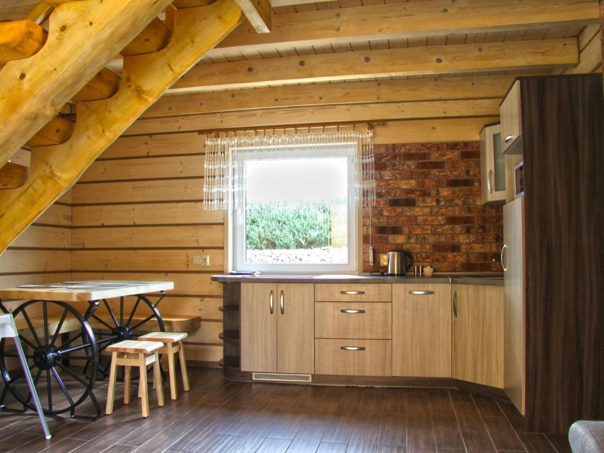 A wooden, eco-friendly house by the Goszcza lake - Housity
