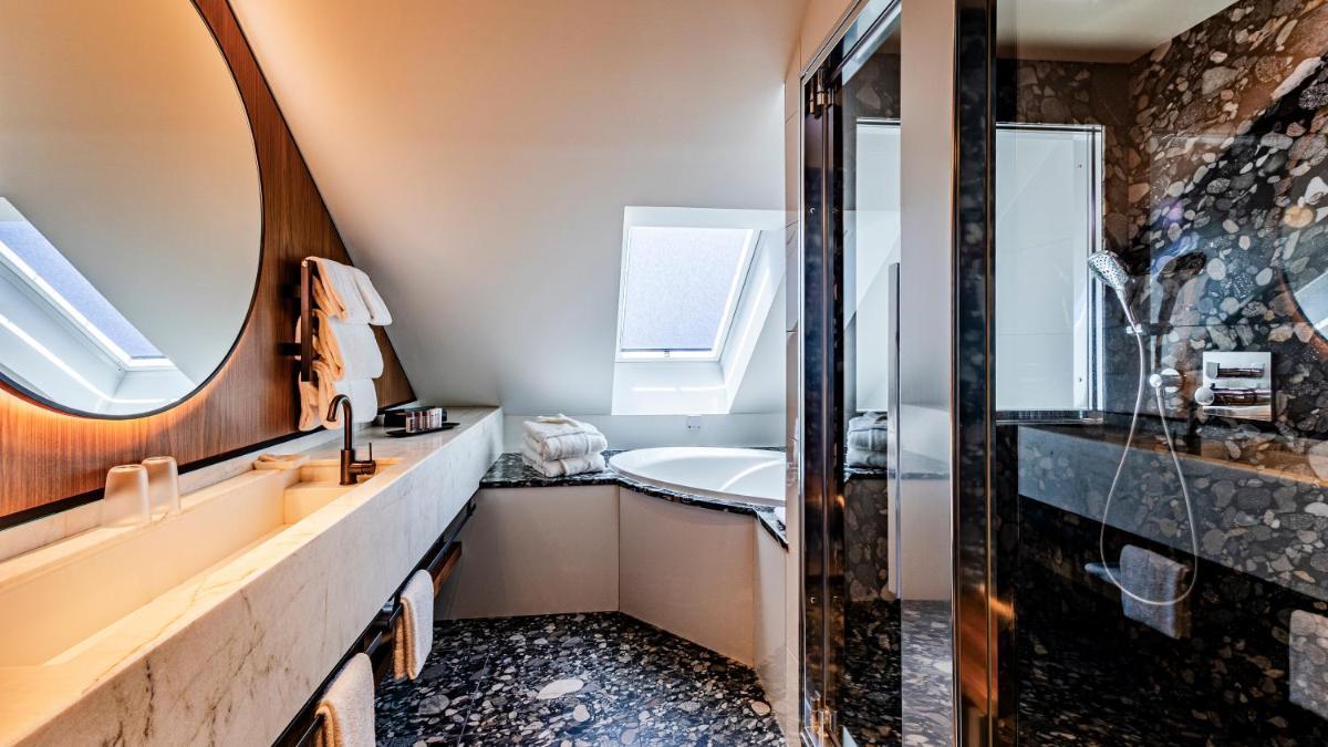 Salle de bains dans l'établissement Grand Hôtel La Cloche Dijon - MGallery Collection