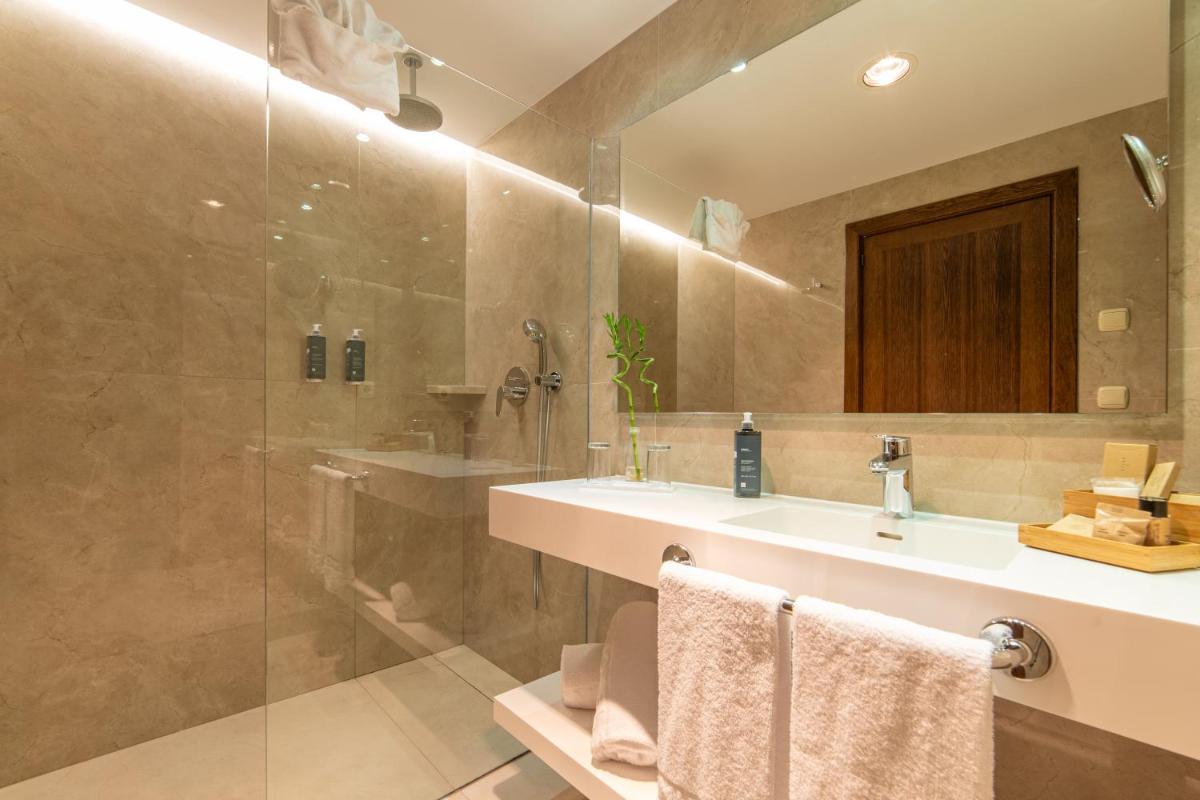 Un baño de CM Mallorca Palace - Only Adults