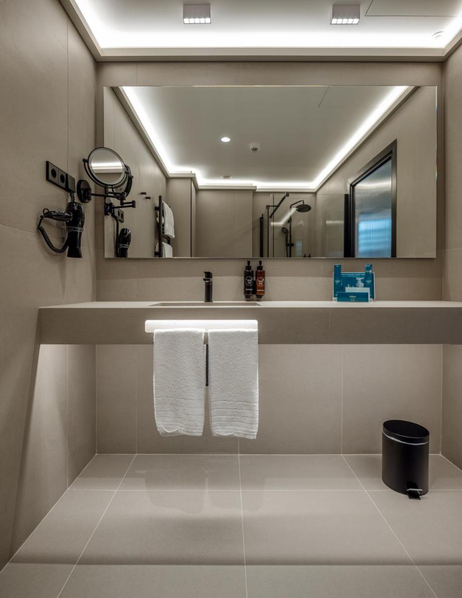 Silken Ciudad de Vitoria - Housity