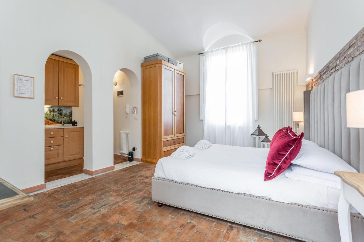 Roma Maxima: Amazing view of the Roman Forum - Housity