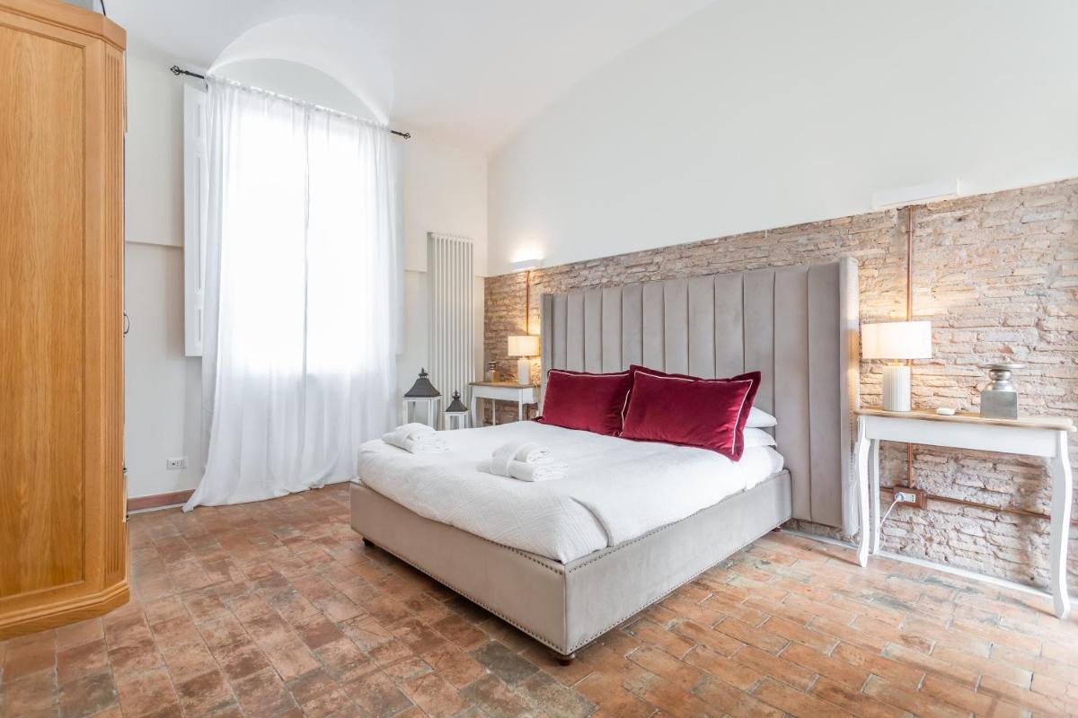 Roma Maxima: Amazing view of the Roman Forum - Housity