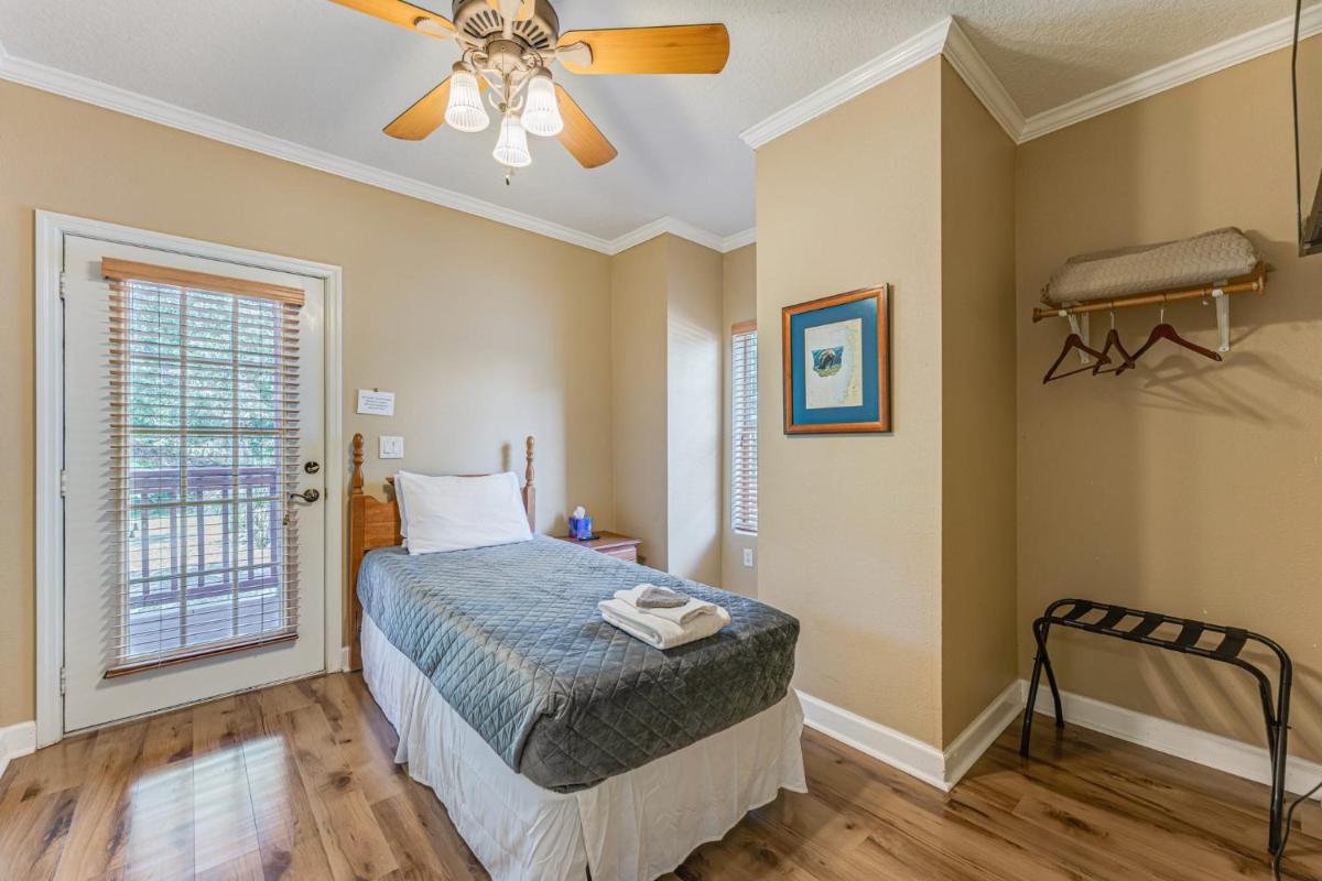 Chaz River Suite - Housity